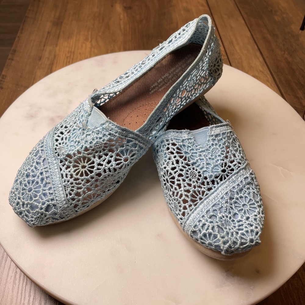 TOMS Womens W6 Blue Slip On Shoes Crochet Lace Boho Classic Alpargata